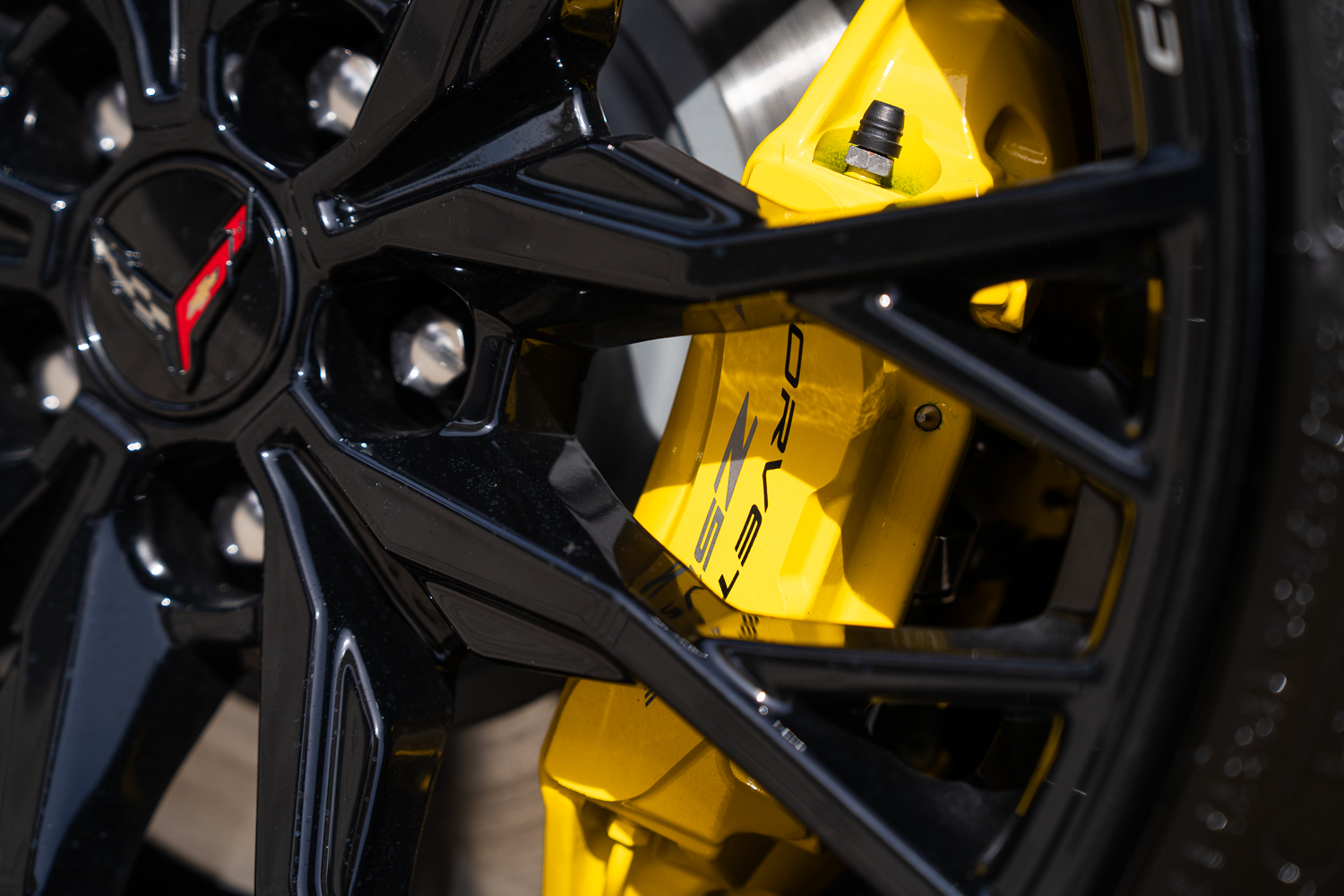 Chevrolet Corvette Stingray felni és féknyereg részlet